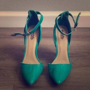 Adorable faux alligator skin high heels